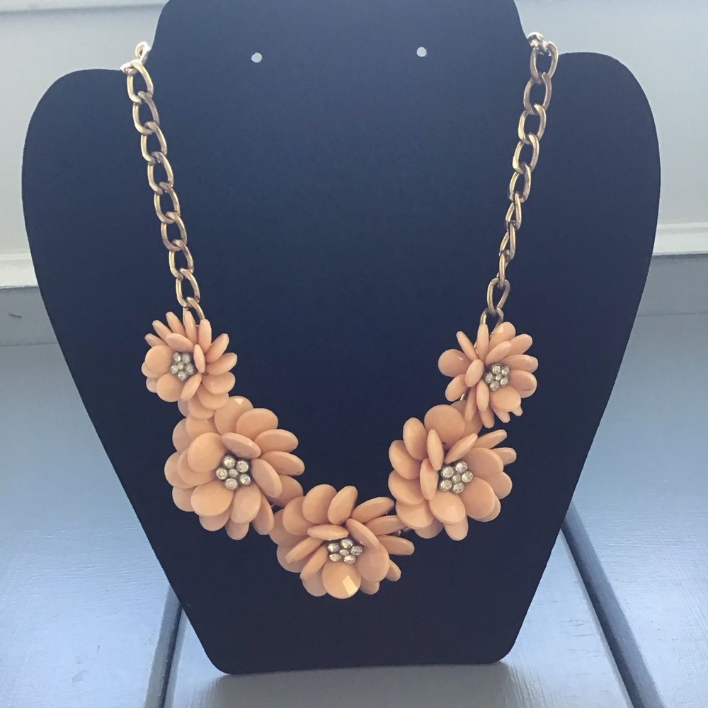 Vintage Coral Colored Beaded Acrylic & Crystal Flower Necklace Gold Tone 11”